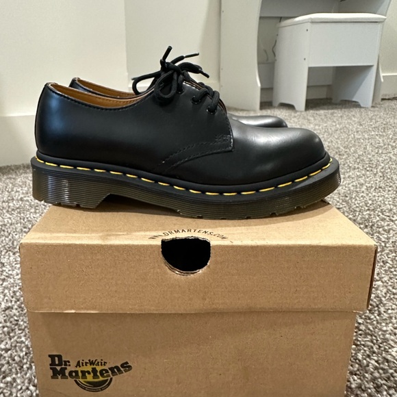 Dr. Martens 1416 Leather Oxford Shoes. Size 5 W. Including Wonder Balsam. - Picture 3 of 4